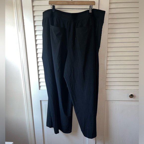 Athleta Brooklyn Heights High Rise Pleated Wide Leg Pant size 22 Black Pull-On - Picture 3 of 5